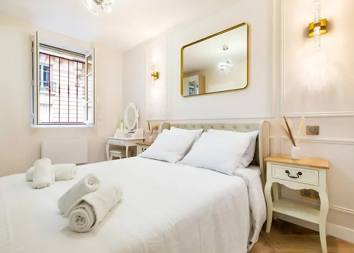 Magnifique 3 3 Sde Avec Clim Et Jacuzzi *