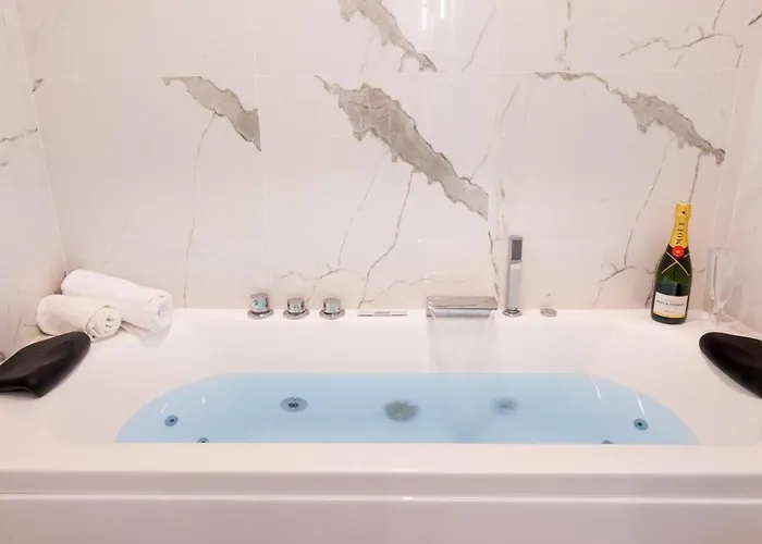 Magnifique 3 3 Sde Avec Clim Et Jacuzzi Apartment *